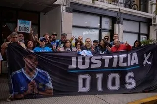 UN CARDIOLOGUE QUALIFIE LE DÉCÈS DE DIEGO MARADONA COMME « IMPRÉVISIBLE » AU PROCÈS SUR SA MORT