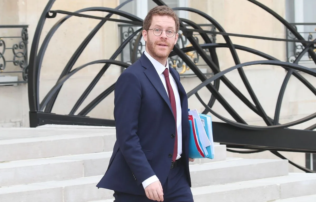 QUI EST DAVID AMIEL, LE MINISTRE QUI « S’ACHARNE » SUR LES RETRAITÉS ?