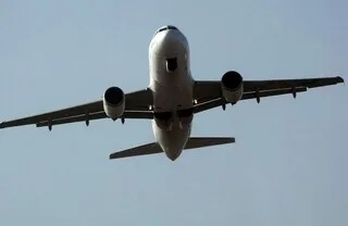 PNEU ÉCLATÉ ET PANNE MOTEUR, L’AVION FAIT DEMI-TOUR APRÈS SON DÉCOLLAGE DE L’AÉROPORT DE NANTES-ATLANTIQUE