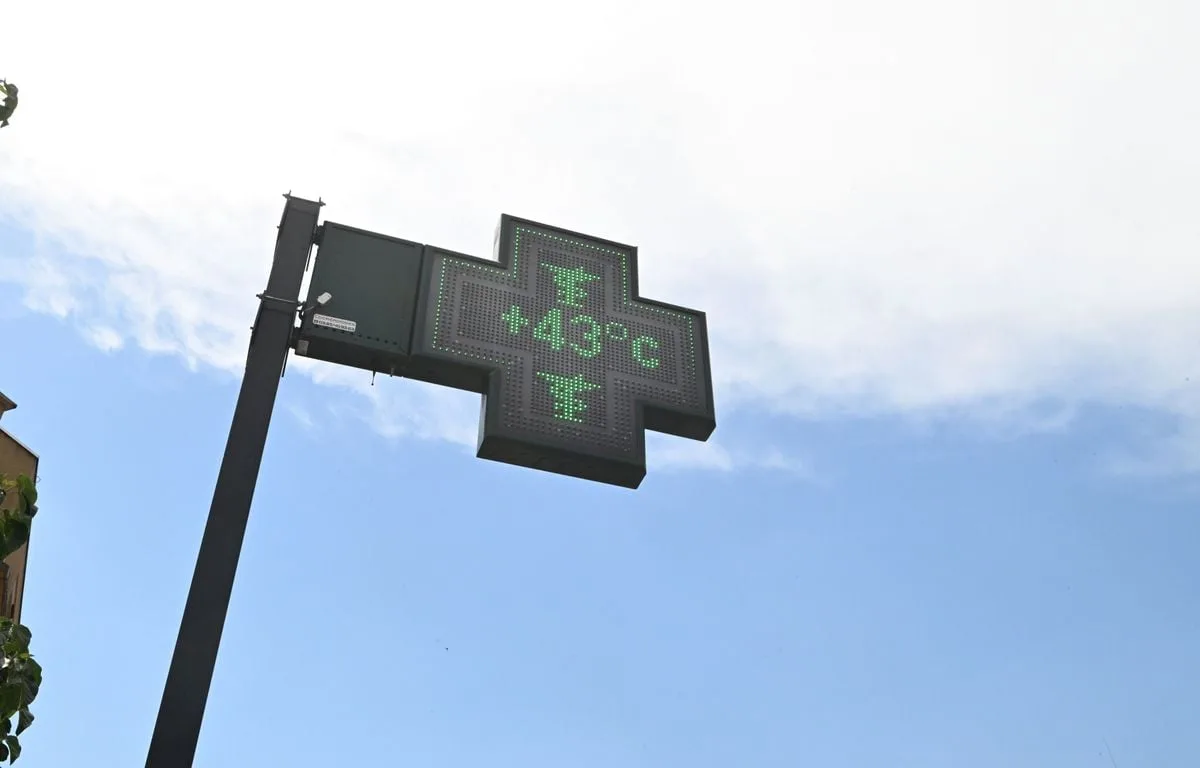 TOUTE L’INFO EN 2 MINUTES : LA CANICULE PERSISTE, DESCHAMPS EN DEUIL ET DÉBUT DES SOLDES D’ÉTÉ