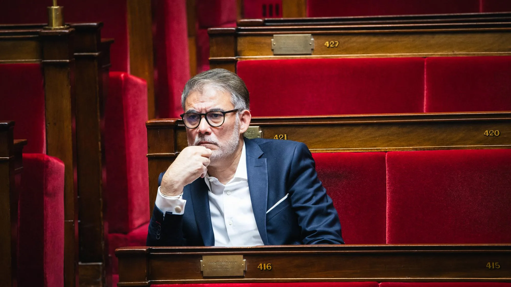 POURQUOI OLIVIER FAURE EXCLUT DE DÉMISSIONNER DU PS MALGRÉ SON EMBARDÉE (PEU SUIVIE) SUR LA CENSURE