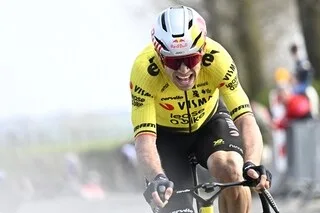 VIDÉO. WOUT VAN AERT IMPLIQUÉ DANS UNE GROSSE CHUTE LORS DE SA COURSE DE REPRISE SUR LE TOUR DU DANEMARK