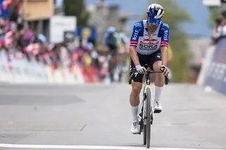PRIMOZ ROGLIC PERCUTÉ PAR UNE VOITURE À L’ENTRAÎNEMENT À L’APPROCHE DE LA VUELTA