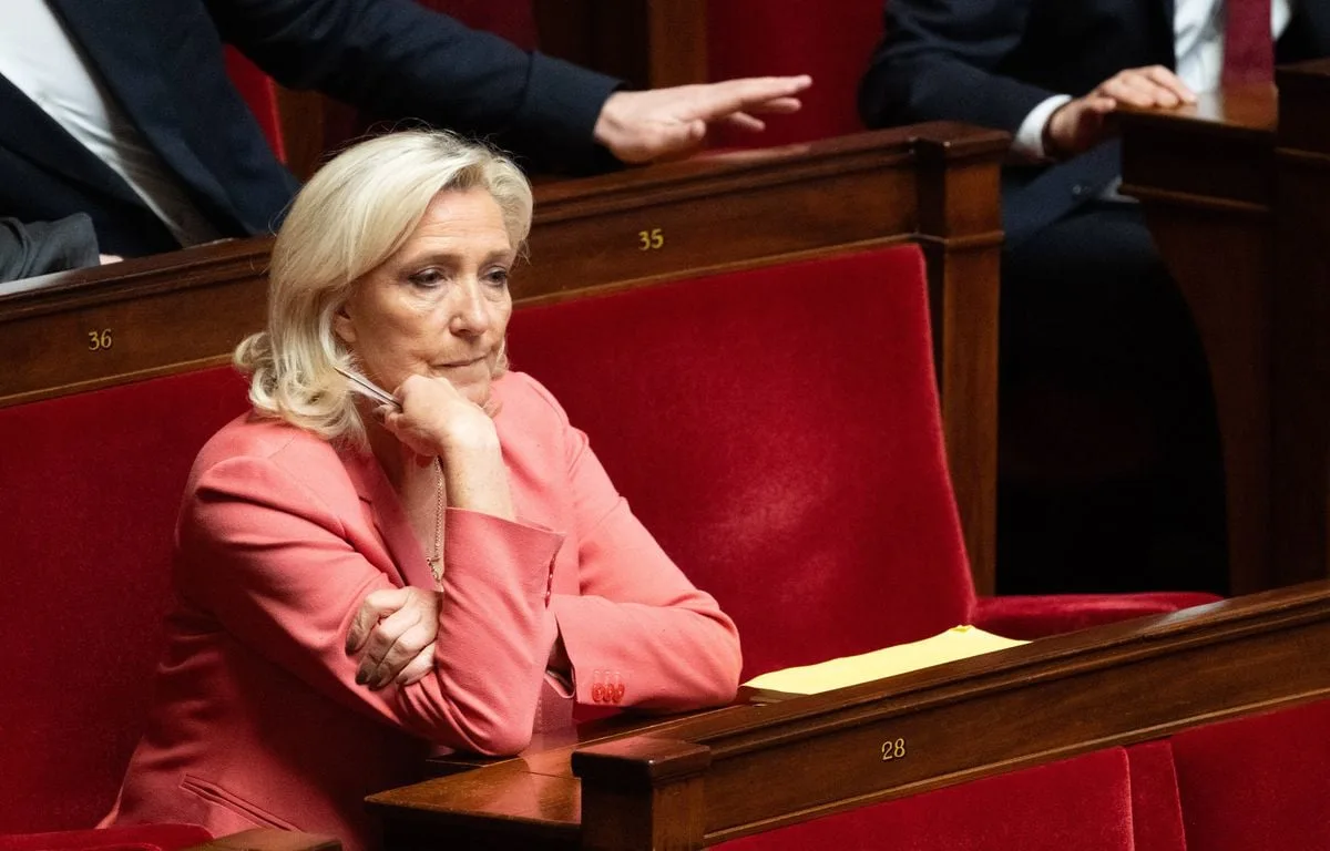 PATRICK BRUEL : MARINE LE PEN REFUSE D’EMPÊCHER LE CHANTEUR DE FAIRE DES CONCERTS SOUS PEINE DE « MORT PROFESSIONNELLE »