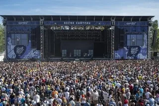 DE NOUVEAUX ÉCRANS, UN AVION POUR DÉCOR : LE V AND B FEST’ ANNONCE PLUSIEURS NOUVEAUTÉS POUR SON ÉDITION 2026