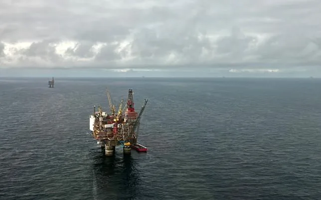 LA NORVÈGE VEUT PRODUIRE PLUS DE PÉTROLE ET DE GAZ, “UNE FOLIE” POUR LES ÉCOLOGISTES