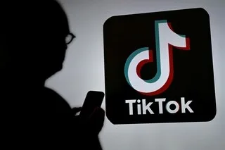 VIEILLES CHARRUES 2026 : TIKTOK A-T-IL CHANGÉ LA MANIÈRE DE PROGRAMMER LES ARTISTES ?