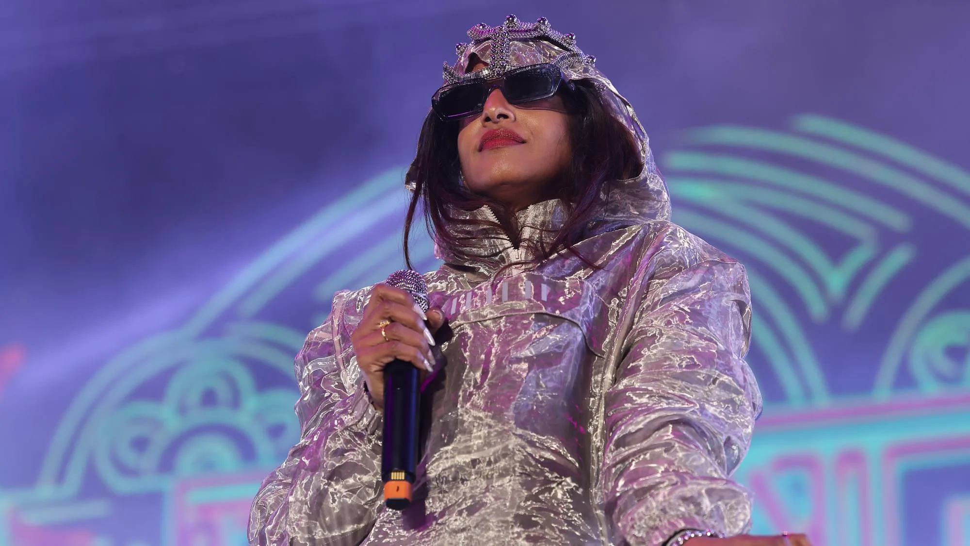 M.I.A. ATTAQUE KID CUDI EN JUSTICE, APRÈS S’ÊTRE FAIT VIRER DE LA TOURNÉE DU RAPPEUR AMÉRICAIN