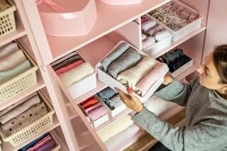 QU’EST-CE QUE LA MÉTHODE « FIFO », QUI PERMET DE FAIRE LE TRI CHEZ SOI EN ÉVITANT L’ACCUMULATION ?
