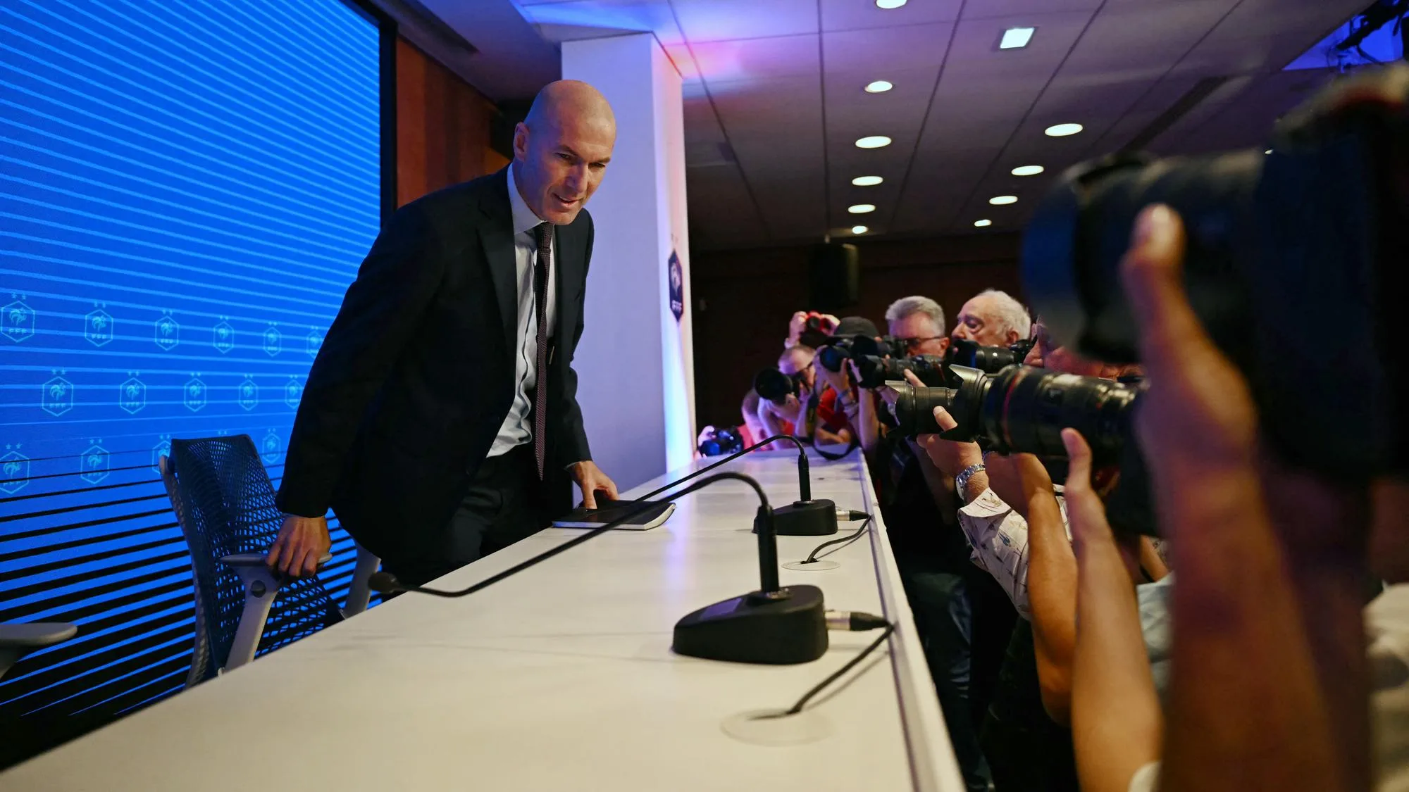 LES PREMIERS MOTS DE ZINÉDINE ZIDANE SÉLECTIONNEUR DES BLEUS : « C’EST LA SEULE CHOSE QUE JE VOULAIS FAIRE »