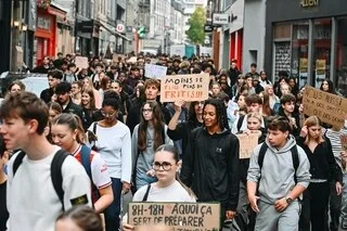 MOBILISATION LYCÉENNE : RACCOURCIR LES VACANCES POUR ALLÉGER LES EMPLOIS DU TEMPS DES ÉLÈVES, PISTE SOLIDE OU MIRAGE ?