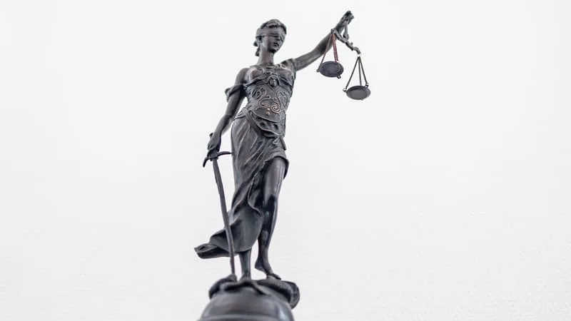 VIOLS ET VIOLENCES SUR FOND DE POLYGAMIE DANS LE PAS-DE-CALAIS: 14 ANS DE PRISON REQUIS CONTRE L’ACCUSÉ