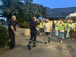 FEU DE FORÊT PRÈS DU MANS : « LES GENDARMES SONT VENUS NOUS VOIR EN COURANT POUR NOUS DEMANDER D’ÉVACUER NOTRE MAISON »