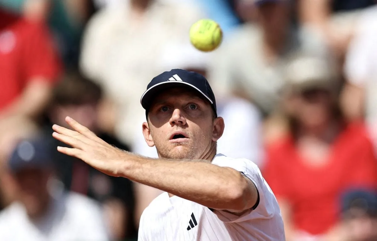 ROLAND-GARROS 2026 : ELIMINÉ, ABANDONNÉ ET BLOQUÉ SUR LES RÉSEAUX PAR SON PROPRE COACH, FOKINA N’EN REVIENT PAS