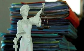 ELLE AIDE SON GENDRE MALADE DANS SON COMMERCE SANS ÊTRE DÉCLARÉE, LA JUSTICE SUPPRIME SON ALLOCATION CHÔMAGE