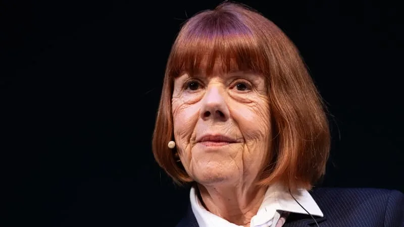 « JE NE PENSAIS PAS POUVOIR À NOUVEAU FAIRE CONFIANCE À UN HOMME »: GISÈLE PELICOT REVIENT SUR SA NOUVELLE RELATION AMOUREUSE ET ASSURE QU' »IL NE FAUT JAMAIS PERDRE ESPOIR »