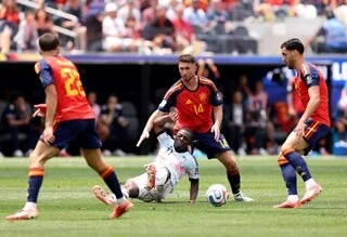 FRANCE – ESPAGNE. « EXTRÊMEMENT HEUREUX DE JOUER POUR L’ESPAGNE » : AYMERIC LAPORTE REVIENT SUR SA NATURALISATION