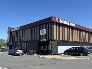 LA GÉRANTE D’UN BURGER KING NORMAND ET DEUX DE SES PROCHES ASSASSINÉS EN AFRIQUE DU SUD, DEUX SUSPECTS INTERPELLÉS