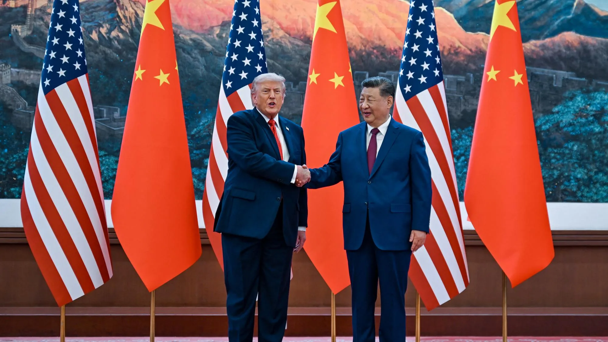 DONALD TRUMP REÇU EN CHINE PAR XI JINPING QUI LE MET EN GARDE SUR UN POSSIBLE « CONFLIT » ENTRE LEURS DEUX PAYS