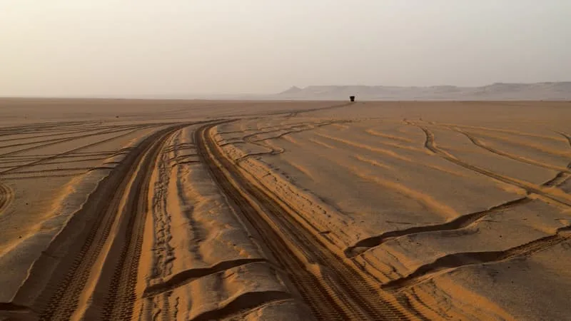 « PRIVÉS D’EAU », 49 PERSONNES MEURENT DE SOIF DANS LE DÉSERT APRÈS UNE PANNE DE CAMION AU NIGER