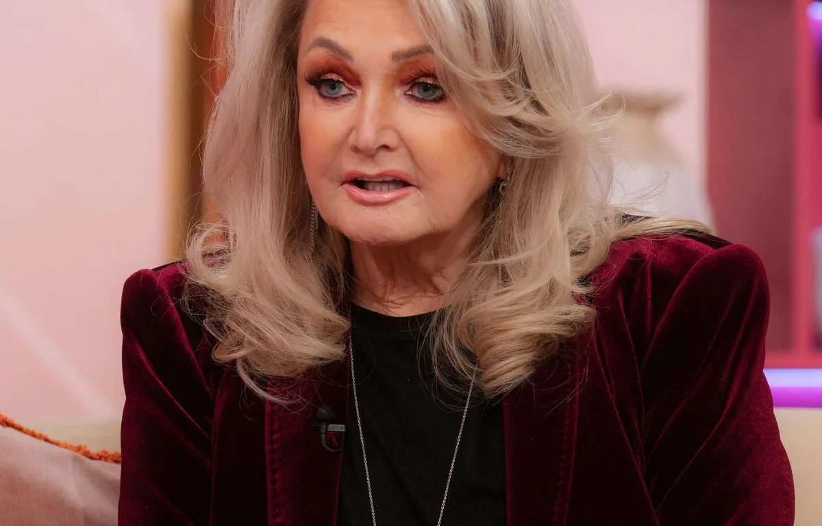 MORT DE BONNIE TYLER : LE SECRET DE SA VOIX RAUQUE, SON FLOP À L’EUROVISION… CINQ CHOSES À SAVOIR SUR LA CHANTEUSE