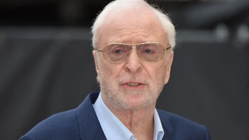 « ÉCOUTEZ L’ÉPOPÉE ORIGINELLE »: « L’ODYSSÉE » NARRÉE PAR LA VOIX DE MICHAEL CAINE REPRODUITE PAR IA DANS UN NOUVEAU LIVRE AUDIO