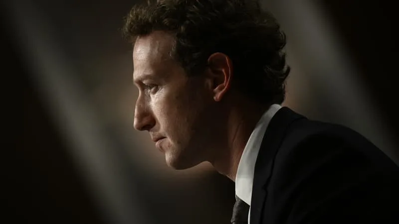 INTERDIRE LES MODÈLES CHINOIS DE POINTE N’EST PAS « UNE SOLUTION EFFICACE »: RÉGULATION, OPEN SOURCE… POURQUOI MARK ZUCKERBERG DÉFEND UNE IA OUVERTE ET DÉCENTRALISÉE