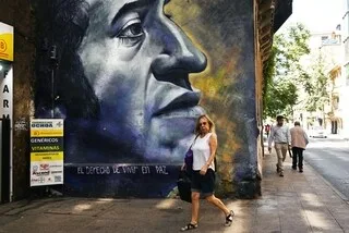 CHILI : ARRESTATION D’UN EX-MILITAIRE CONDAMNÉ POUR LE MEURTRE DU CHANTEUR VICTOR JARA
