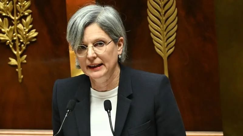 « IRRESPONSABLE DE MINIMISER LA CANICULE »: LA DÉPUTÉE SANDRINE ROUSSEAU S’AGACE DE LA POLÉMIQUE AUTOUR DU NOMBRE DE 10.000 MORTS AVANCÉ PAR LES ÉCOLOGISTES