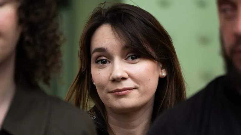 « CENSURE », « PRESSION POLITIQUE »: XENIA FEDOROVA DÉNONCE L’ARRÊTÉ D’EXPULSION QUI LA VISE POUR INGÉRENCE