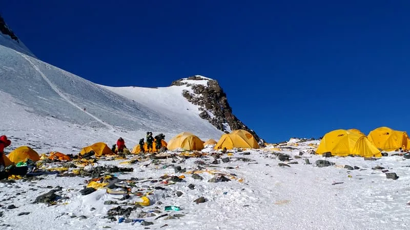 274 PERSONNES ONT RÉUSSI À GRIMPER EN HAUT DE L’EVEREST EN UN JOUR, UN NOUVEAU RECORD