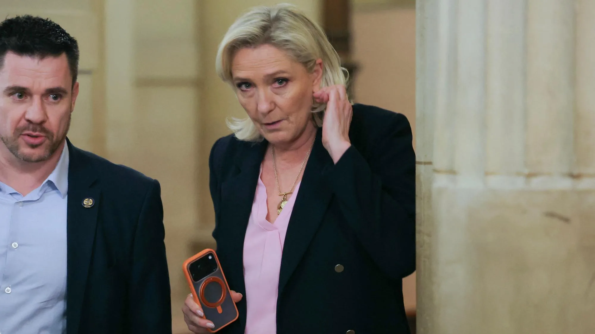 MARINE LE PEN : SON INFLEXION AU PROCÈS EN APPEL PEUT-ELLE CHANGER LA DONNE ET LA RENDRE ÉLIGIBLE EN 2027 ?