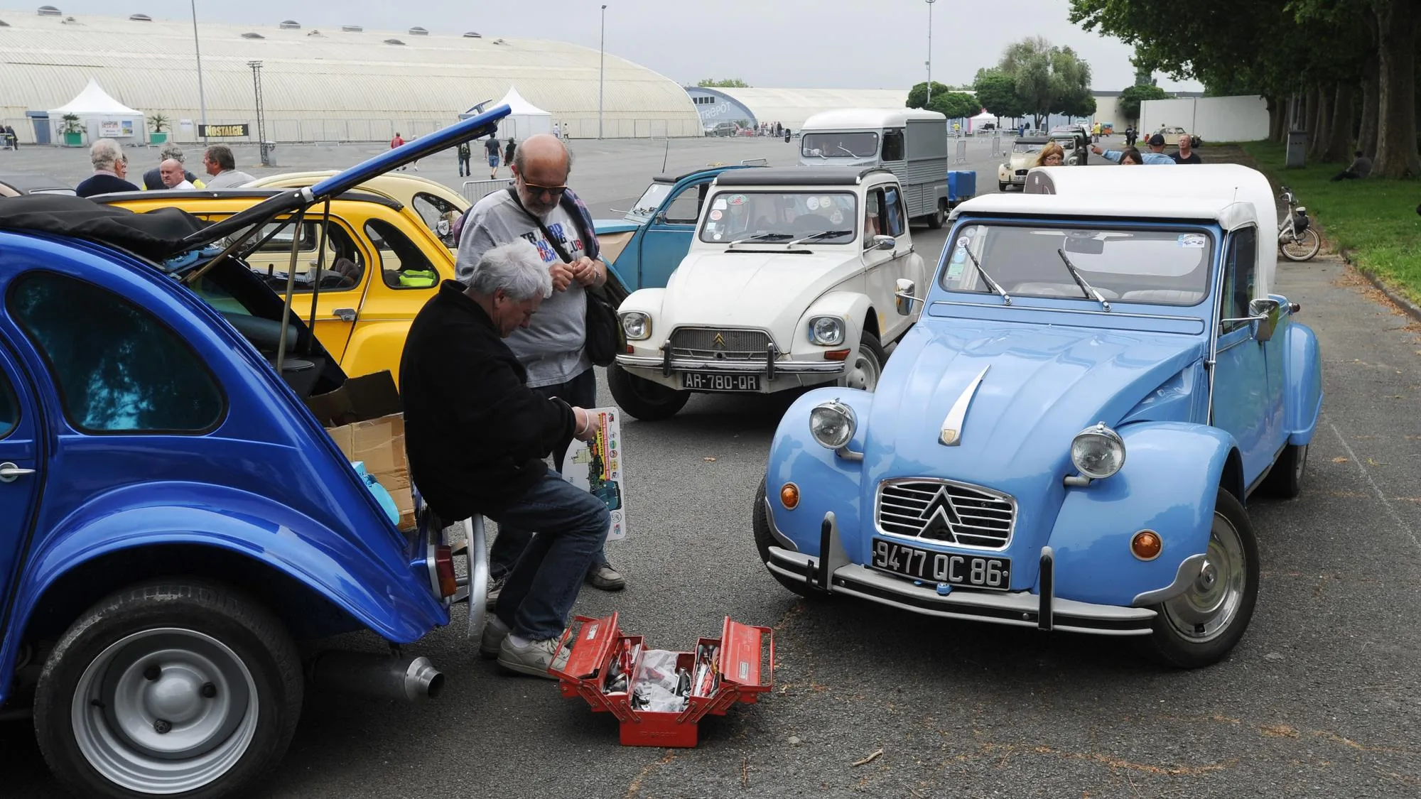 LA LÉGENDAIRE 2CV DE CITROËN VA REVENIR EN VERSION ÉLECTRIQUE
