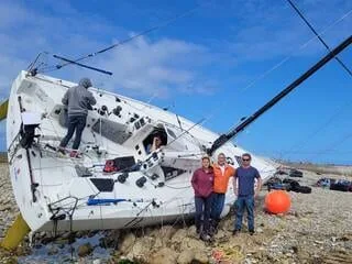 SOLITAIRE DU FIGARO PAPREC. « JE NE ME SUIS JAMAIS SENTI EN DANGER », DIT TOM DOLAN QUELQUES JOURS APRÈS SON ÉCHOUEMENT