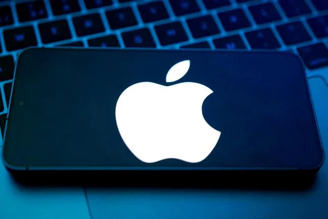 FACE AU RETARD DE L’IA DE SIRI, APPLE PAIE 250 MILLIONS DE DOLLARS POUR SOLDER LE RECOURS COLLECTIF