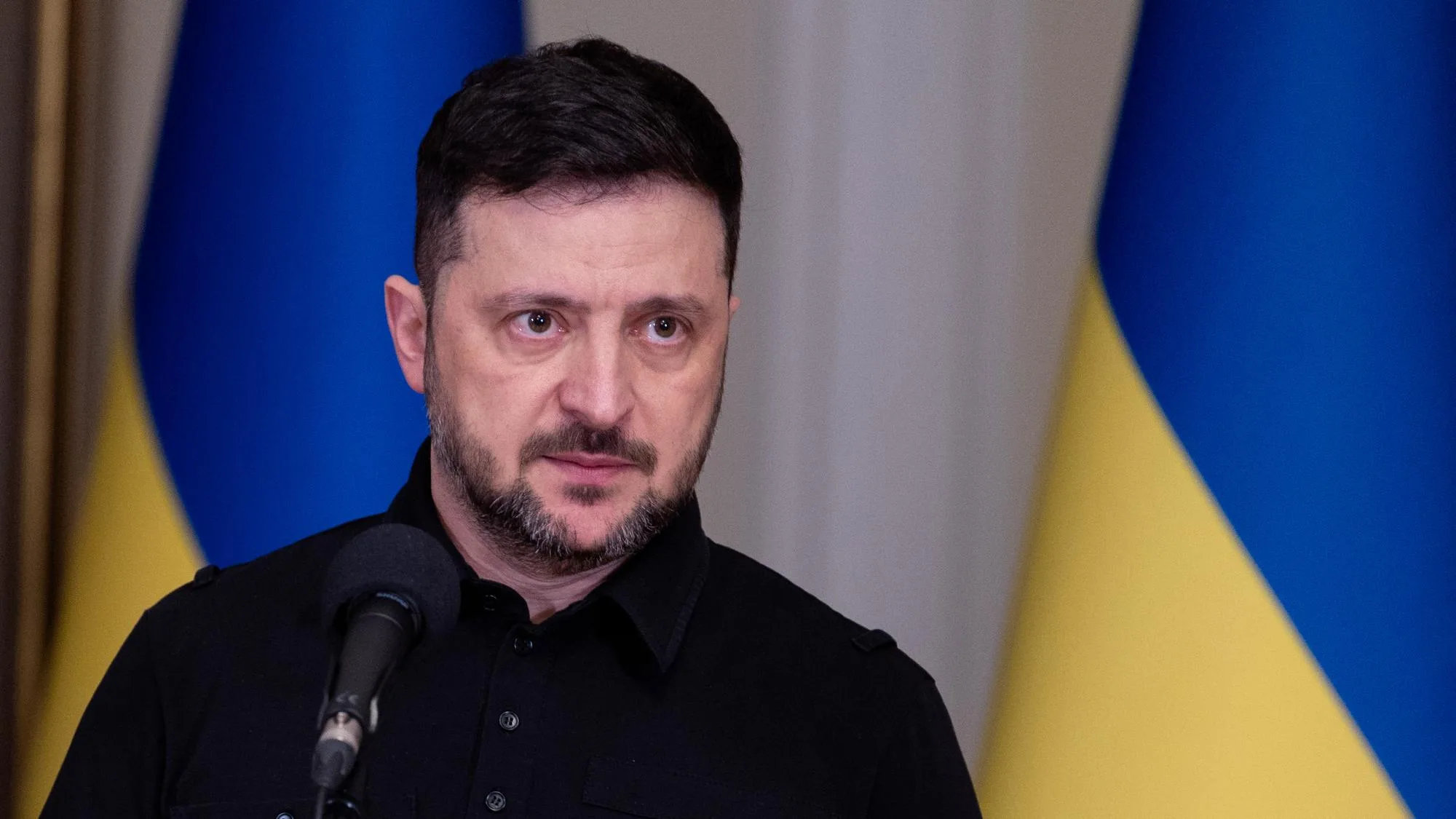 LES ÉTATS-UNIS RETARDENT À DESSEIN LA LIVRAISON D’ARMES À L’UKRAINE, SELON VOLODYMYR ZELENSKY