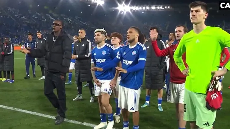 SCÈNE LUNAIRE APRÈS STRASBOURG-RAYO VALLECANO: « EMEGHA A ESSAYÉ DE NOUS DÉFENDRE », ÉCHANGE TENDU ENTRE LES JOUEURS ET LES SUPPORTERS