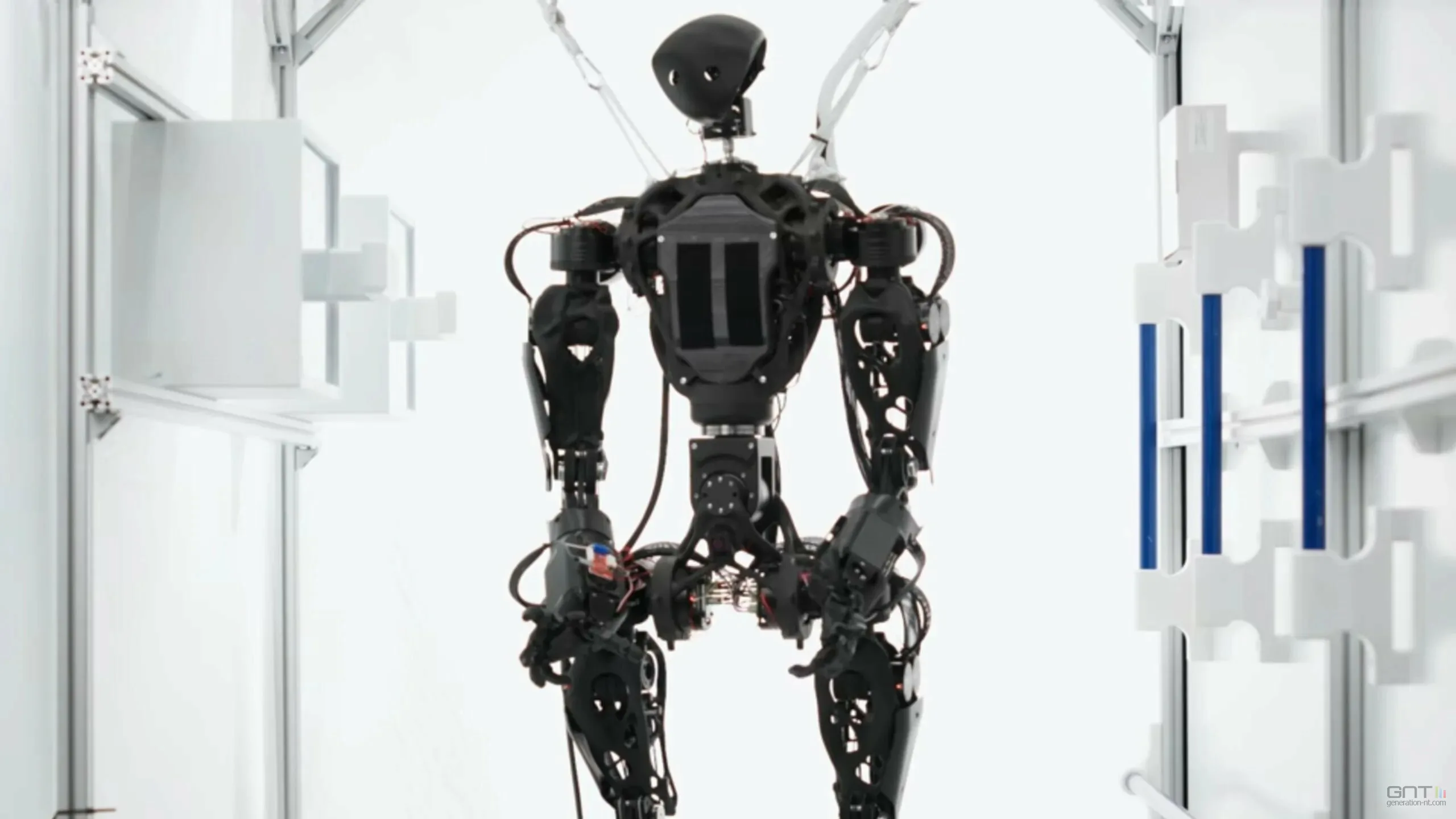 HELIOS, LE ROBOT À QUATRE BRAS, RÉINVENTE LE TRAVAIL DANS L’ESPACE