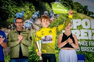 CYCLISME. LA PREMIÈRE ÉTAPE DE LA SPORTBREIZH U19 NEUTRALISÉE À LA SUITE D’UNE CHUTE