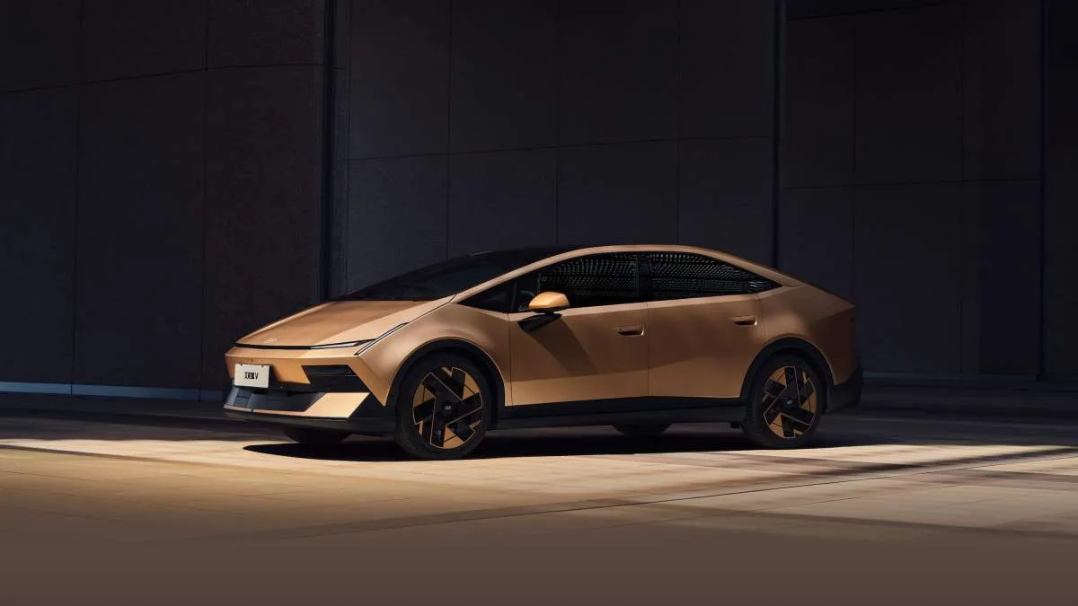 ÉCRAN 4K DE 27 POUCES, IA EMBARQUÉE ET 800 V POUR 15 000 € : VOICI LA RIPOSTE DE HYUNDAI FACE À BYD ET XIAOMI EN CHINE