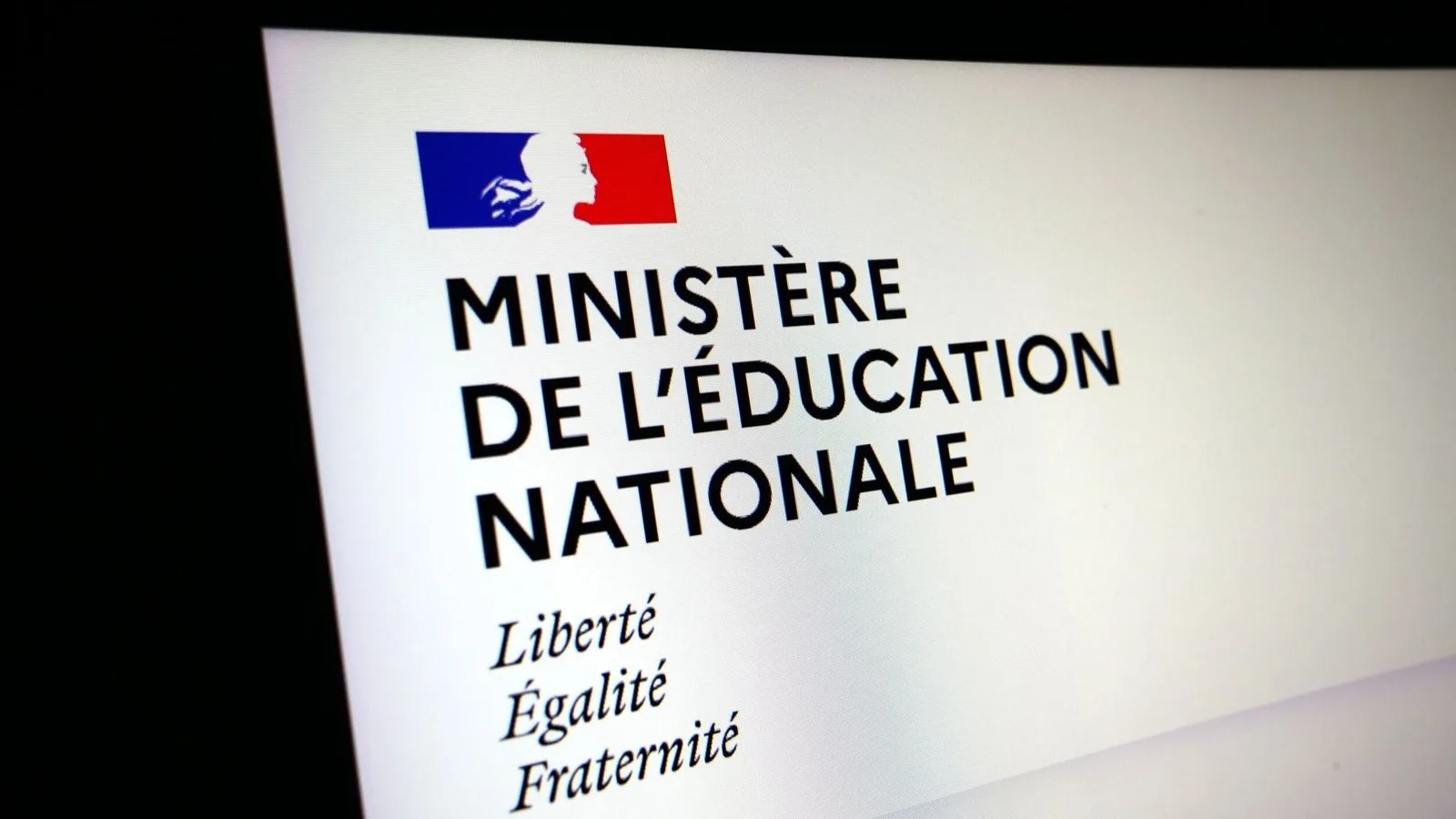 NOUVELLE CYBERATTAQUE CONTRE L’ÉDUCATION NATIONALE : LES DONNÉES D’UN GRAND NOMBRE D’AGENTS POTENTIELLEMENT DANS LA NATURE