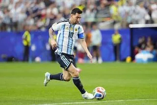 COUPE DU MONDE. « TOUT CE QU’IL TOUCHE DEVIENT DE L’OR » : CES STARS DU FOOTBALL S’INCLINENT DEVANT LIONEL MESSI