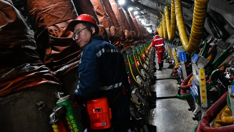 L’EXTRACTION ET LE RAFFINAGE DES MINÉRAUX CRITIQUES EST « TOUJOURS PLUS CONCENTRÉE » DANS LE MONDE SELON L’AIE AVEC DES PRIX ORIENTÉS À LA HAUSSE