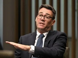 LE PREMIER MINISTRE BRITANNIQUE ANDY BURNHAM ESTIME QU’INFANTINO « EST LA MAUVAISE PERSONNE » POUR DIRIGER LA FIFA