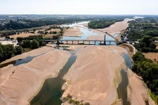 CHANGEMENT CLIMATIQUE : LA QUASI-TOTALITÉ DES SOLS ÉTAIENT SECS EN FRANCE À LA MI-JUILLET, UN RECORD HISTORIQUE