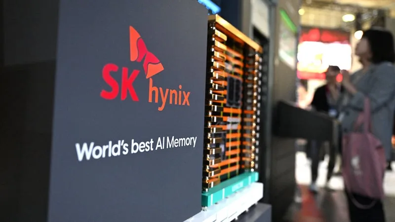 CE SERAIT UNE GRANDE VICTOIRE POUR L’ADMINISTRATION TRUMP: LE SUD-CORÉEN SK HYNIX DISCUTE AVEC INTEL D’UN ACCORD POUR FABRIQUER POUR LA PREMIÈRE FOIS DES PUCES MÉMOIRE SUR LE SOL AMÉRICAIN