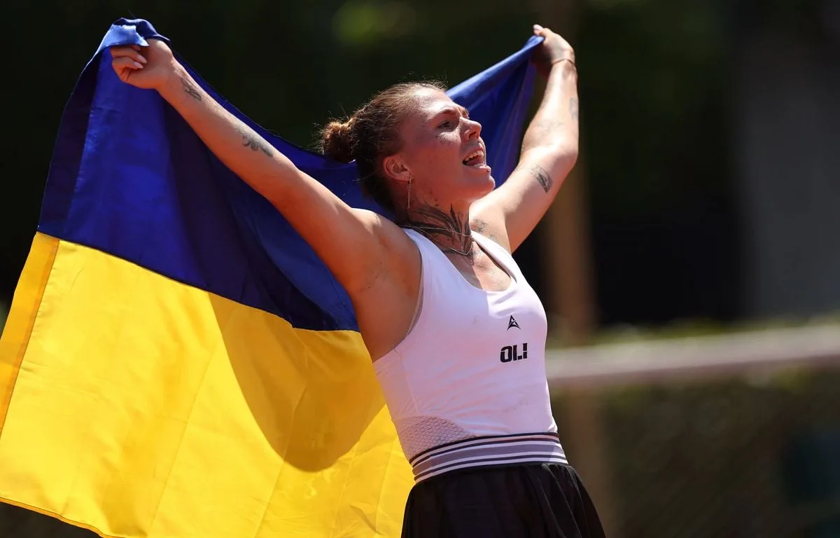 ROLAND-GARROS 2026 : OLEKSANDRA OLIYNYKOVA, LA VOIX QUI RÉVEILLE LA GUERRE EN UKRAINE SUR LE CIRCUIT