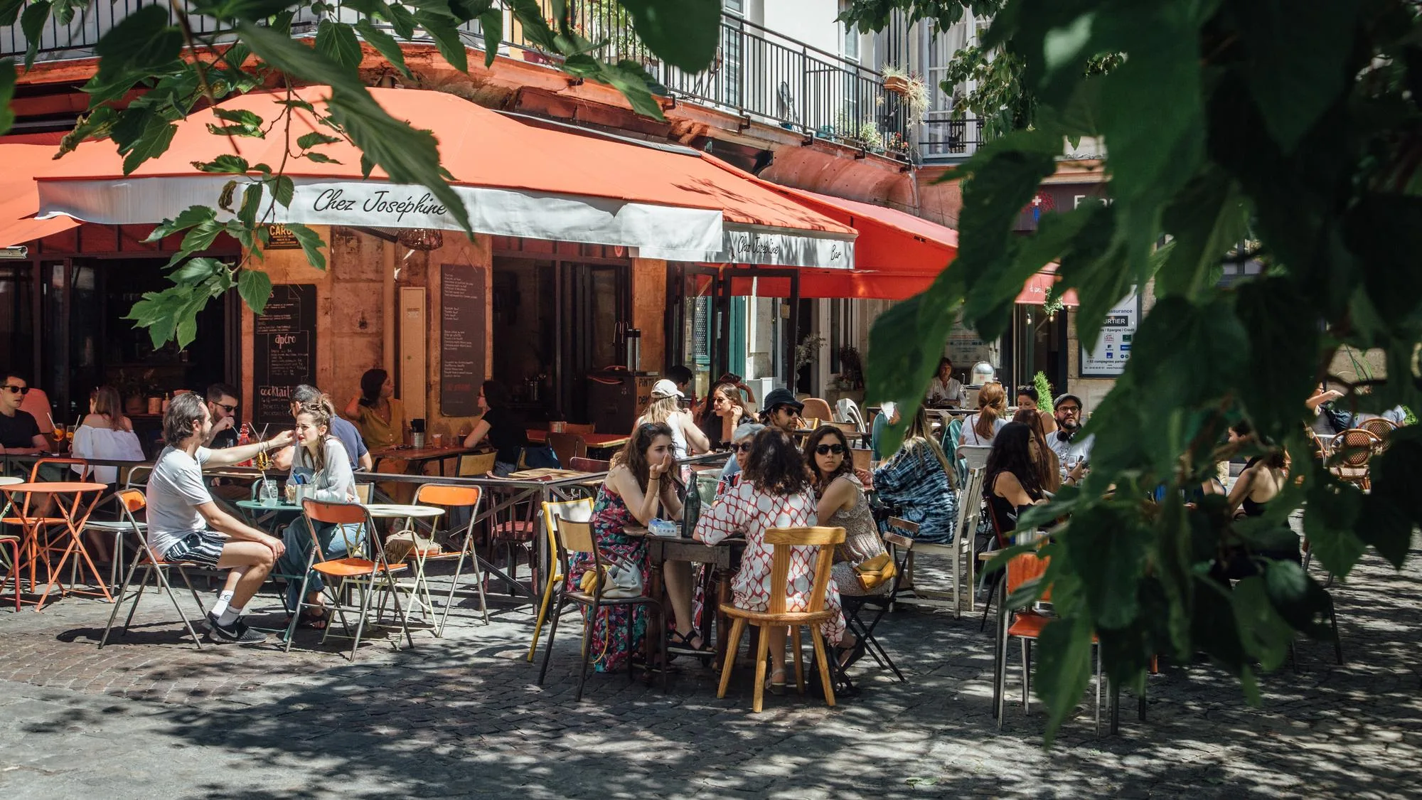 POUR QUE LA « MISSION » D’ALLER AU RESTAURANT AVEC SES ENFANTS SOIT AGRÉABLE, CES PARENTS ONT DES IDÉES