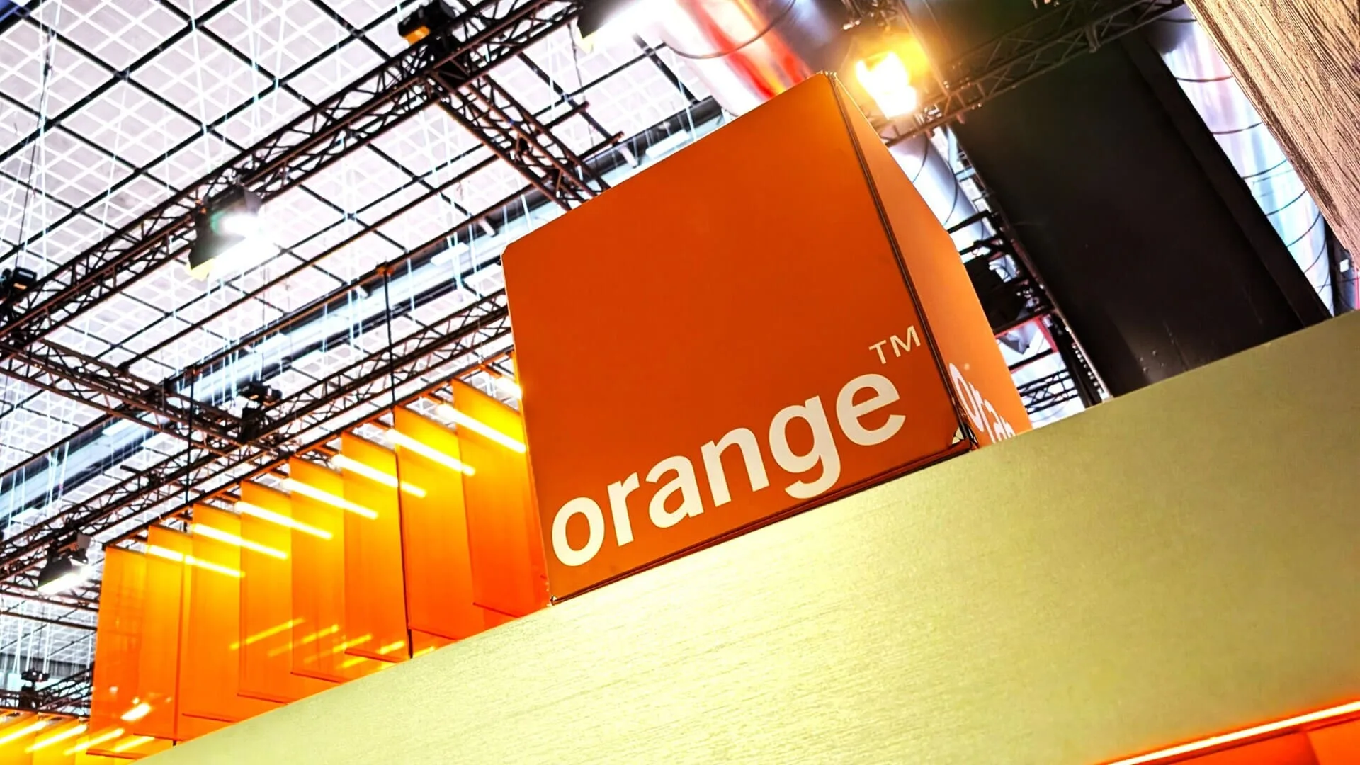 ORANGE ET LES TÉLÉCOMS EUROPÉENS S’ALLIENT CONTRE STARLINK DANS LA COURSE AU SATELLITE, LA GRANDE RIPOSTE