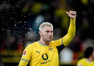 « J’ALLAIS AU SAUNA AVEC UNE CAPE IMPERMÉABLE » : L’ÉTONNANTE ROUTINE DU FOOTBALLEUR NÉO-RETRAITÉ NIKLAS SÜLE